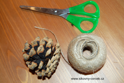 Krmítka_lůj_šiška (obr.1).jpg