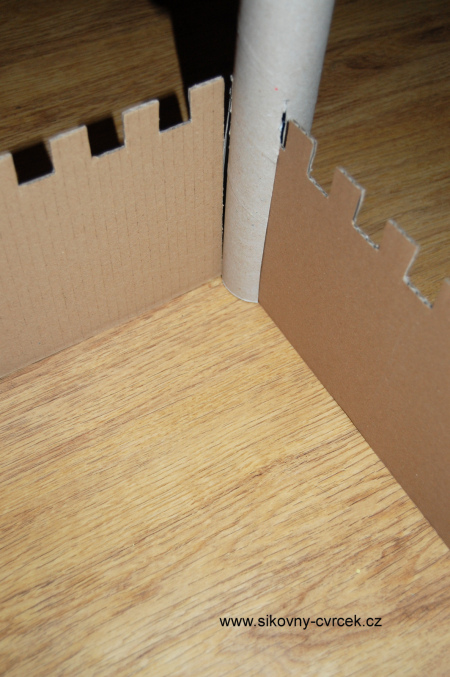 Hrad z krabice (obr. 4).jpg