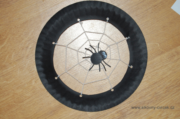 Pavouček_papírové talíře (obr. 4).jpg
