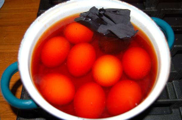 Barvení vajec slupkami cibule (obr. 7).jpg